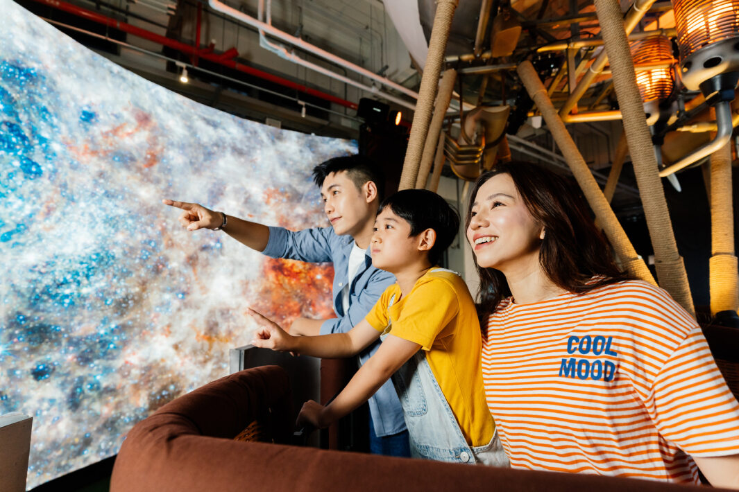 ���_����ȫ�_���6��������4������Ψһ���dLED����ƴ���@ʾ���ĄӸ��w�д���׌�˿��v���ڟ�����ϣ�������v�侳�Ăγ������[��Ȥ