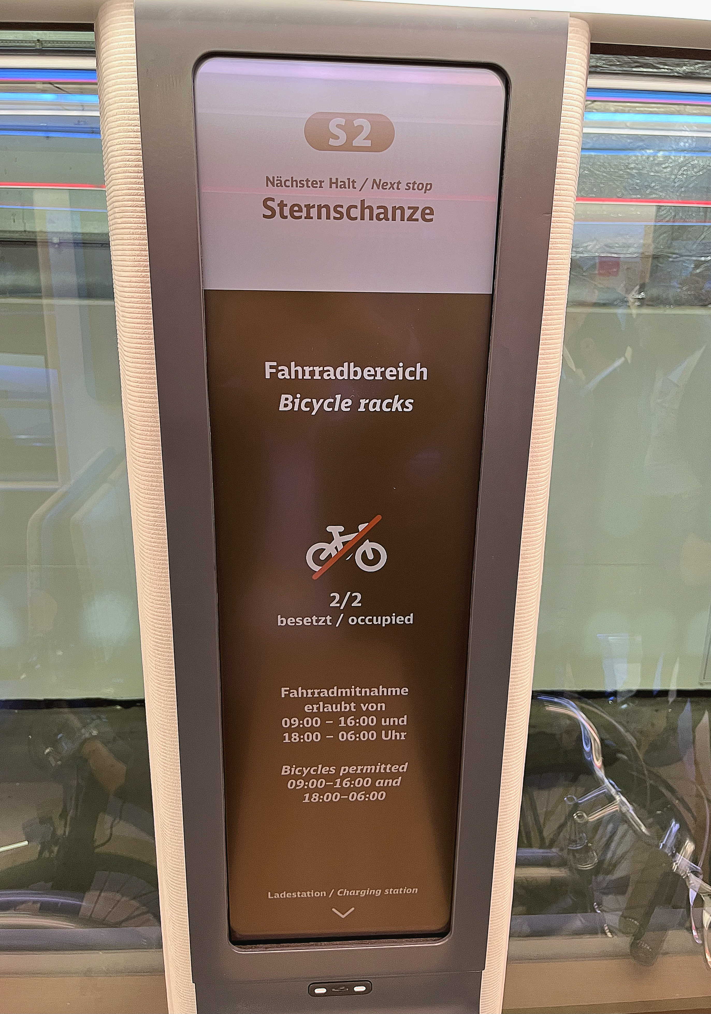 �_��HiRaso�@ʾ���g����đ�̴�Һ�����ص��p��(w��n)�B(t��i)���Լ�����h(hu��n)���⾀�ķ�ʽ���l(f��)�]�����Դ�\��Ч�ʣ���H�ڸ��Q�@ʾ����r������������ڳ��m(x��)�oֹ�Į����@ʾ�τt�����늣��c���y(t��ng)Һ���@ʾ���g��ȴ����(ji��)ʡ90%�ܺ�